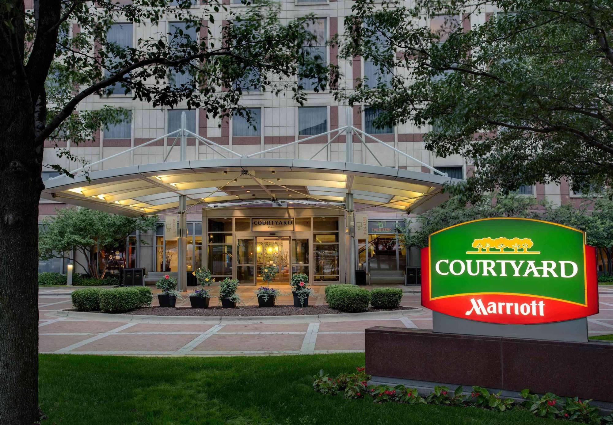 Courtyard Grand Rapids Downtown Hotel Exterior photo